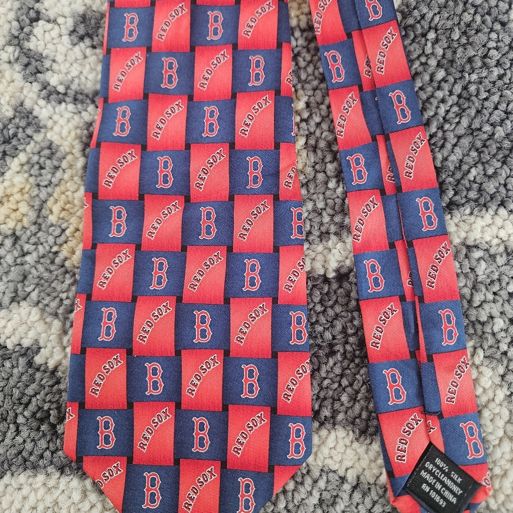 MLB Boston Red Sox Mens Neck Tie Classic Red Blue Logo 100% Silk Baseball